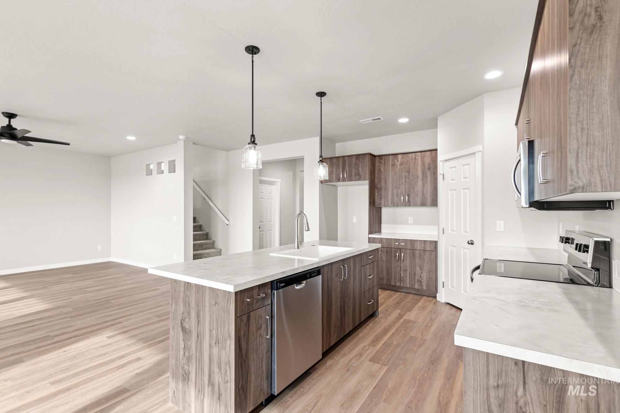 1555 Long Pond St, Middleton, Idaho 83644, 4 Bedrooms, 2.5 Bathrooms, Residential For Sale, Price $559,990,MLS 98971458