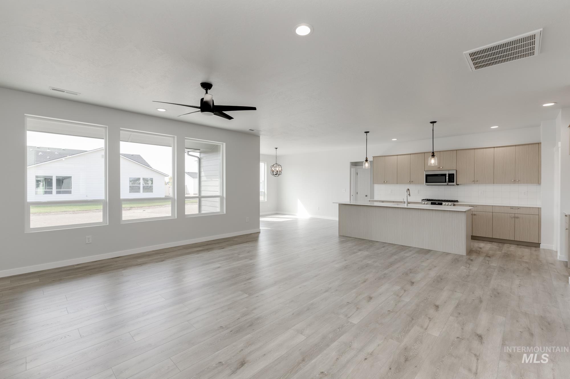 17762 N Hugh Glass Way, Nampa, Idaho 83687, 4 Bedrooms, 2 Bathrooms, Residential For Sale, Price $529,990,MLS 98971463