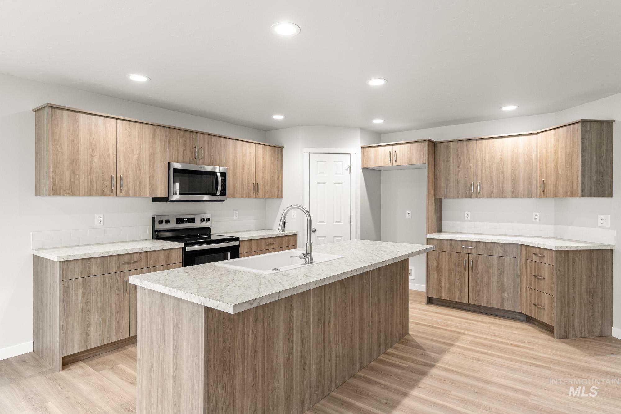 2199 N Iditarod Ave, Kuna, Idaho 83634, 4 Bedrooms, 3 Bathrooms, Residential For Sale, Price $579,990,MLS 98971467