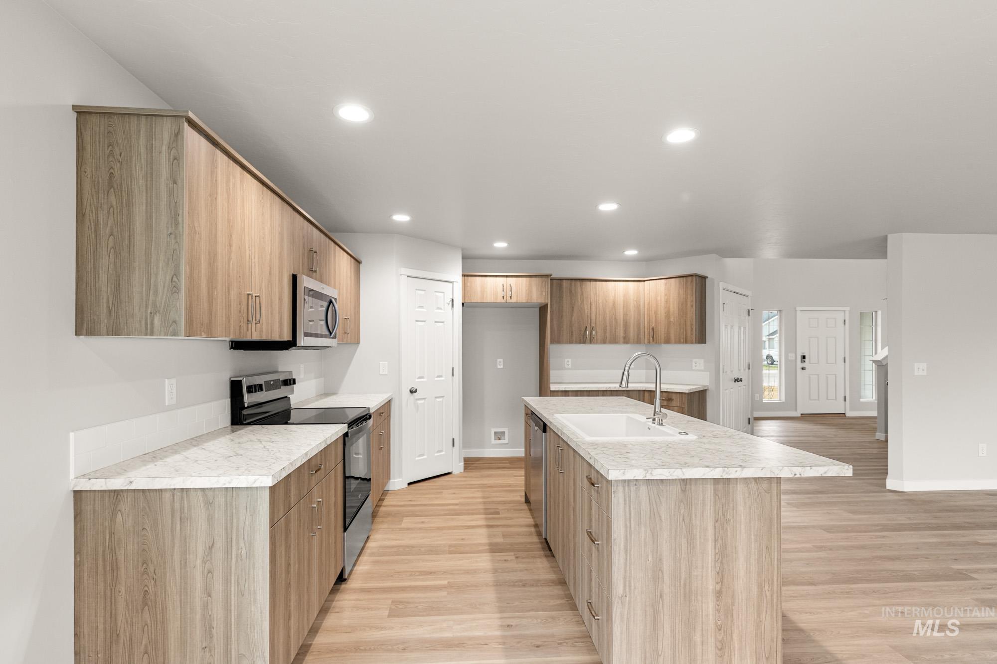 2199 N Iditarod Ave, Kuna, Idaho 83634, 4 Bedrooms, 3 Bathrooms, Residential For Sale, Price $579,990,MLS 98971467