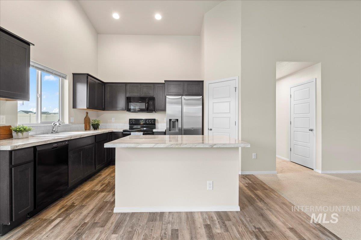 11922 W Box Canyon St., Star, Idaho 83669, 4 Bedrooms, 2 Bathrooms, Residential For Sale, Price $454,000,MLS 98971469