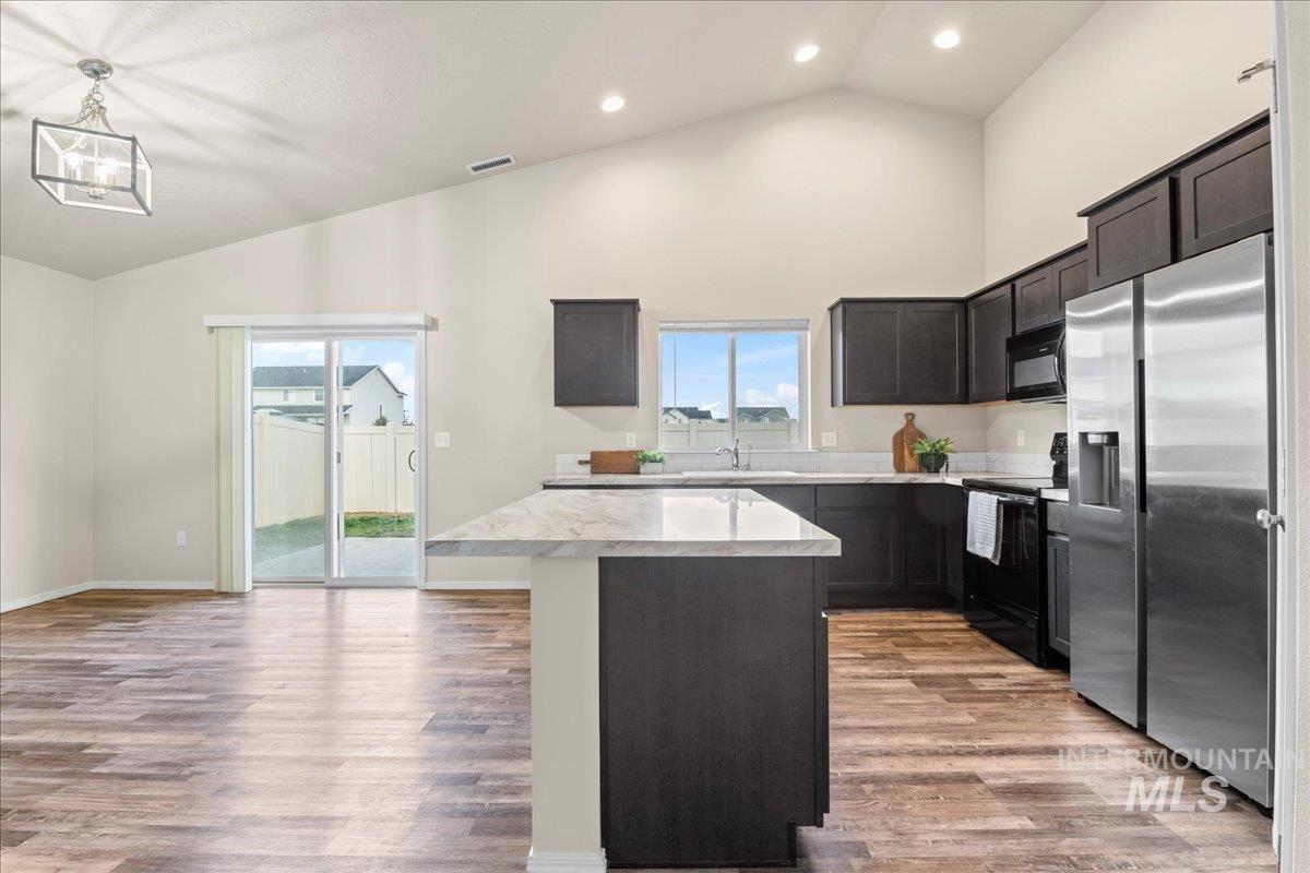 11922 W Box Canyon St., Star, Idaho 83669, 4 Bedrooms, 2 Bathrooms, Residential For Sale, Price $454,000,MLS 98971469