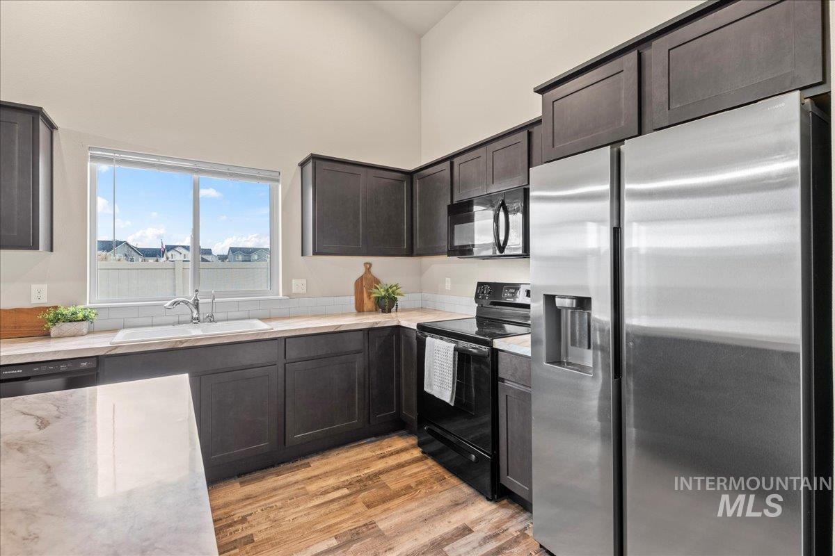 11922 W Box Canyon St., Star, Idaho 83669, 4 Bedrooms, 2 Bathrooms, Residential For Sale, Price $454,000,MLS 98971469