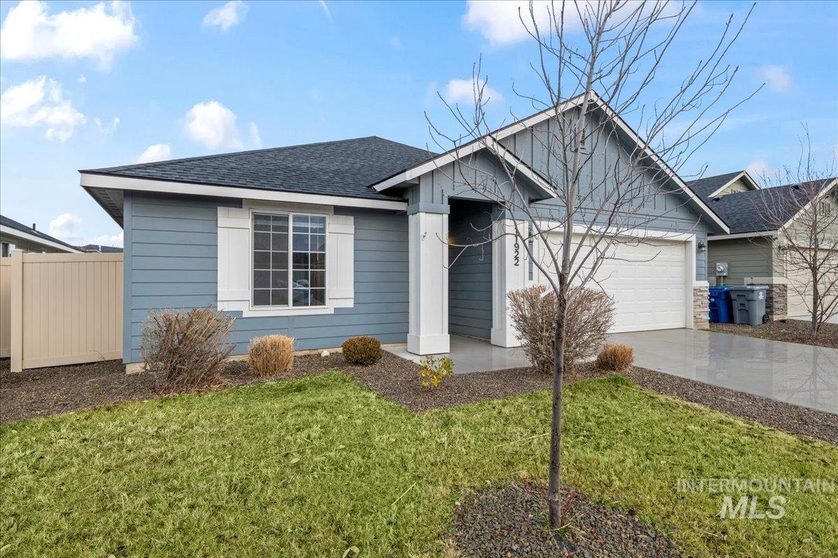 11922 W Box Canyon St., Star, Idaho 83669, 4 Bedrooms, 2 Bathrooms, Residential For Sale, Price $454,000,MLS 98971469