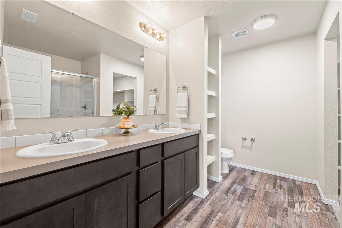 11922 W Box Canyon St., Star, Idaho 83669, 4 Bedrooms, 2 Bathrooms, Residential For Sale, Price $454,000,MLS 98971469