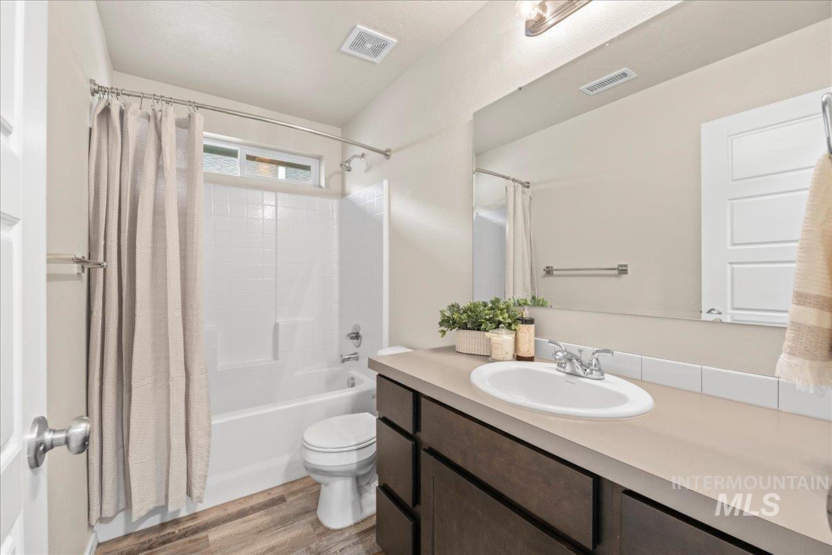 11922 W Box Canyon St., Star, Idaho 83669, 4 Bedrooms, 2 Bathrooms, Residential For Sale, Price $454,000,MLS 98971469