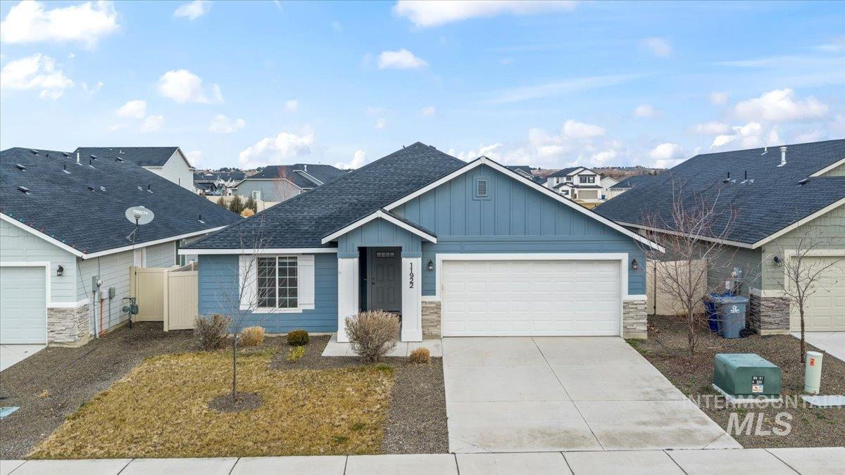 11922 W Box Canyon St., Star, Idaho 83669, 4 Bedrooms, 2 Bathrooms, Residential For Sale, Price $454,000,MLS 98971469