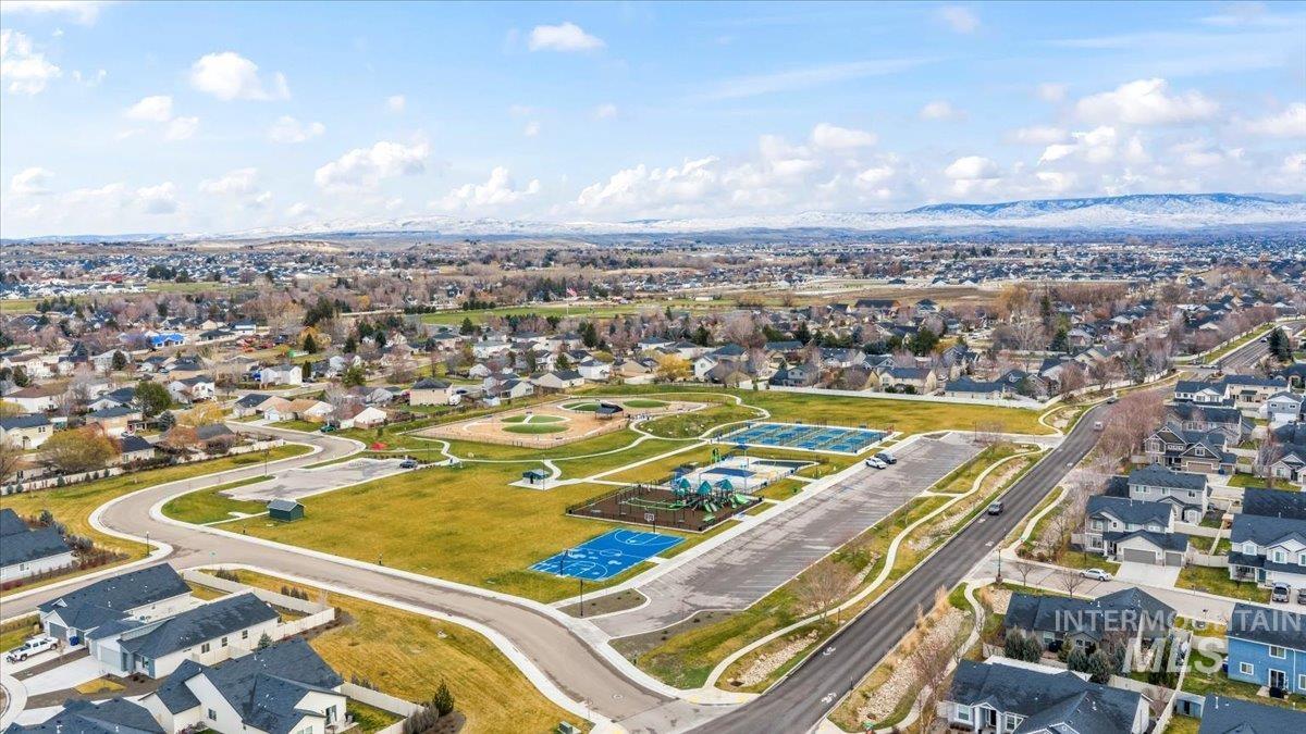 11922 W Box Canyon St., Star, Idaho 83669, 4 Bedrooms, 2 Bathrooms, Residential For Sale, Price $454,000,MLS 98971469