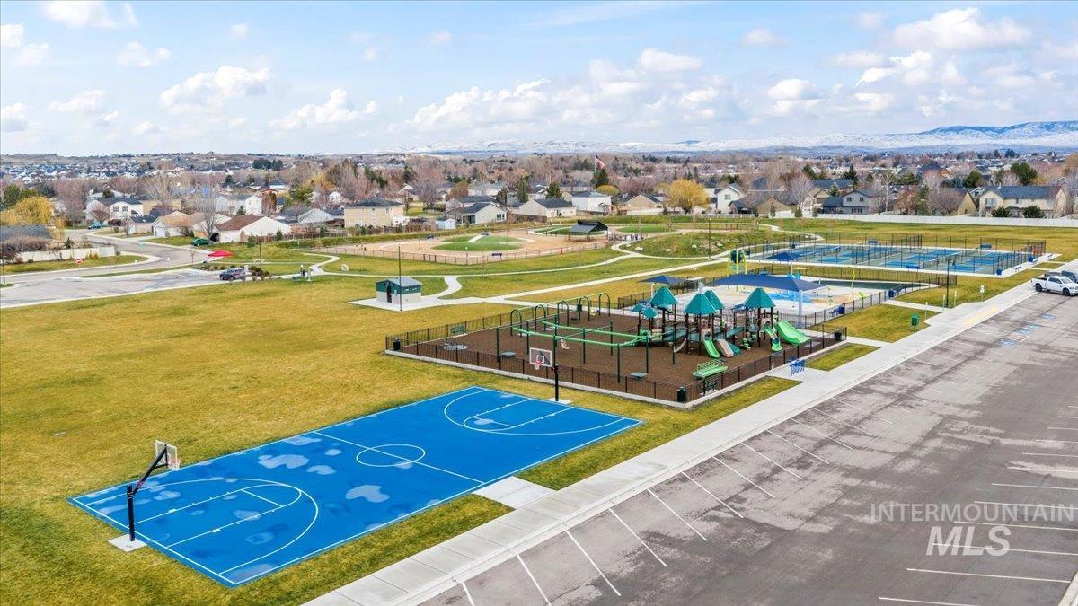 11922 W Box Canyon St., Star, Idaho 83669, 4 Bedrooms, 2 Bathrooms, Residential For Sale, Price $454,000,MLS 98971469