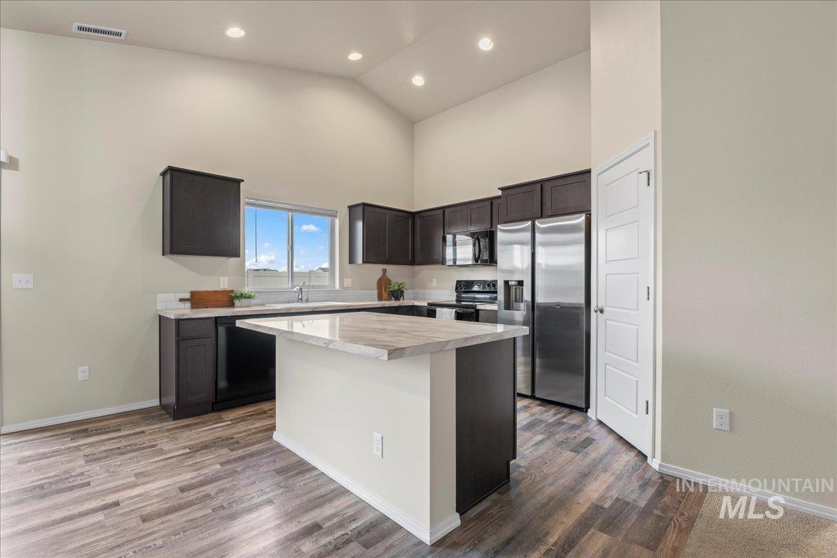 11922 W Box Canyon St., Star, Idaho 83669, 4 Bedrooms, 2 Bathrooms, Residential For Sale, Price $454,000,MLS 98971469