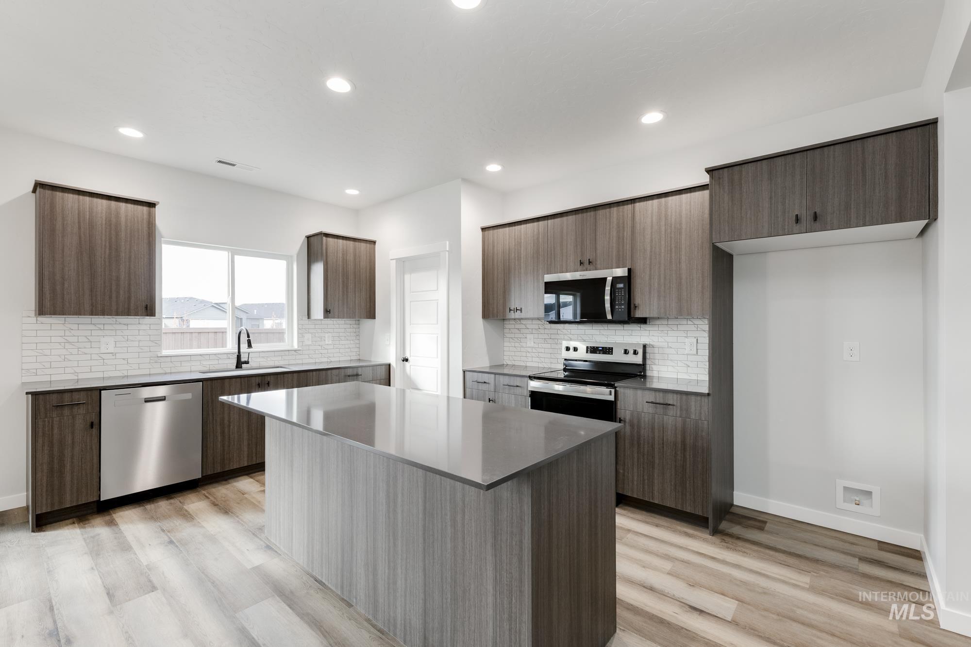 3102 E Mossy Creek Dr, Kuna, Idaho 83634, 3 Bedrooms, 2.5 Bathrooms, Residential For Sale, Price $464,990,MLS 98971470