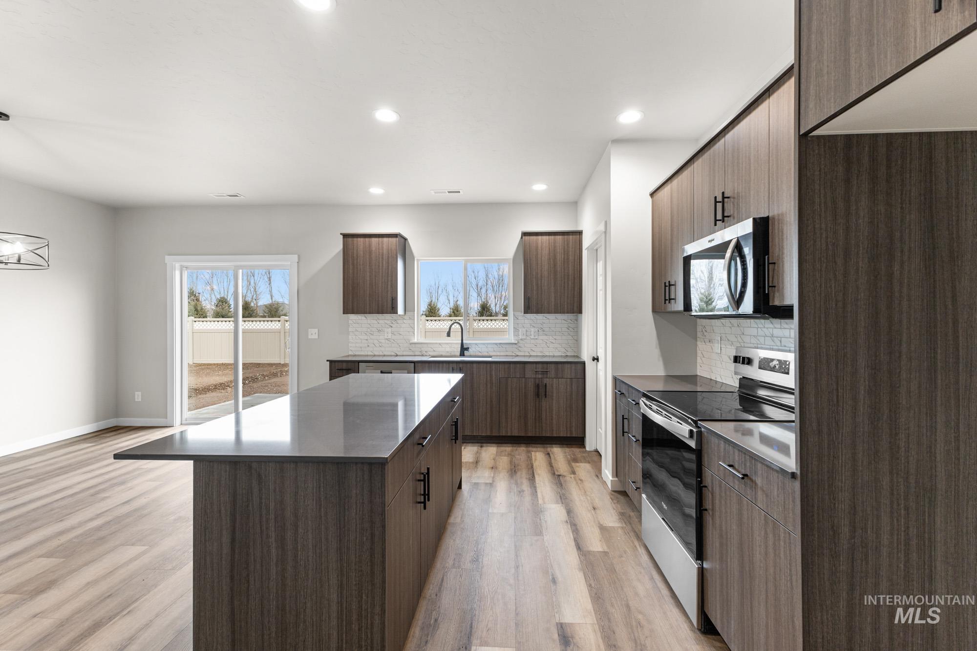 3102 E Mossy Creek Dr, Kuna, Idaho 83634, 3 Bedrooms, 2.5 Bathrooms, Residential For Sale, Price $464,990,MLS 98971470