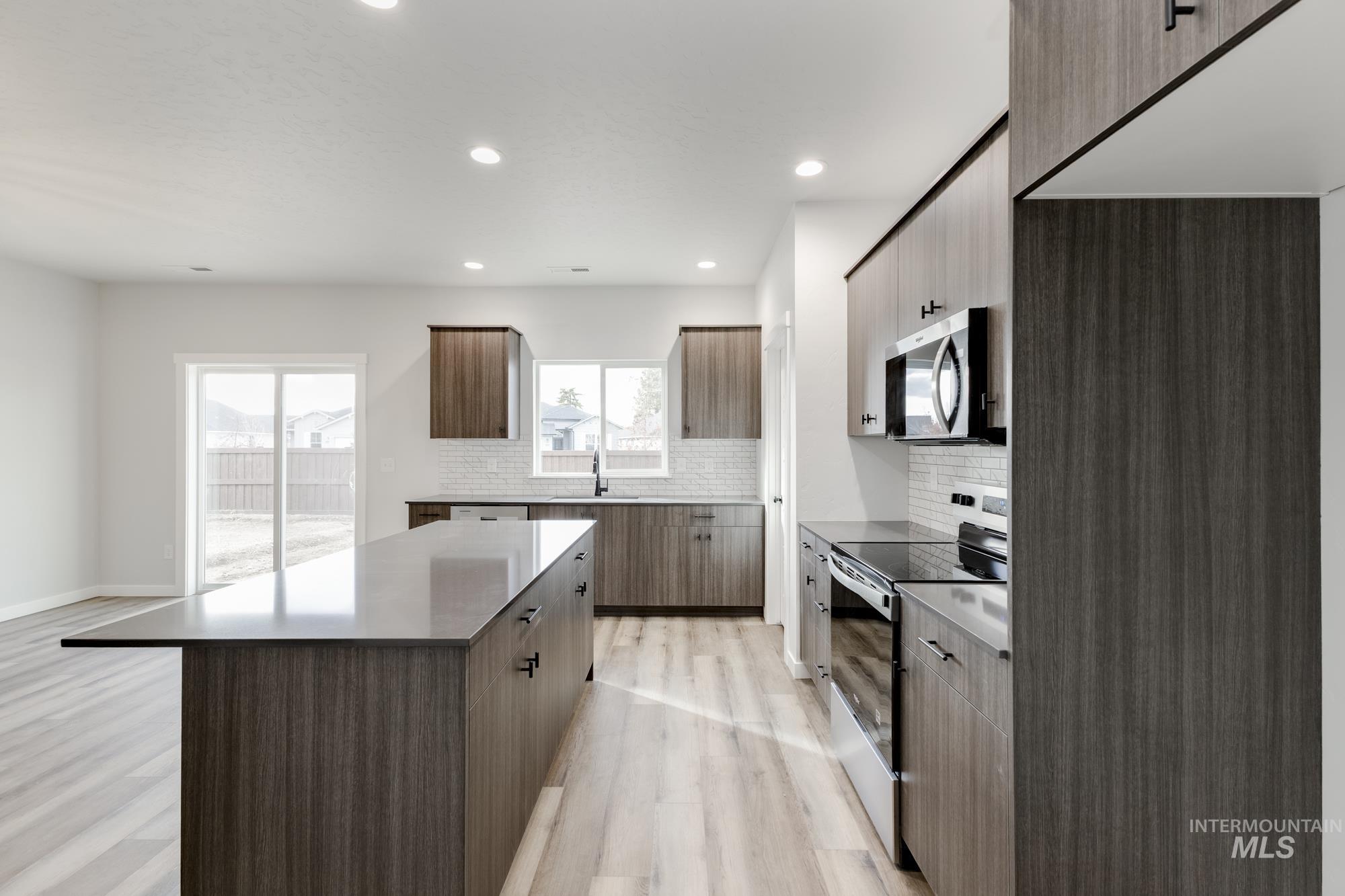 3102 E Mossy Creek Dr, Kuna, Idaho 83634, 3 Bedrooms, 2.5 Bathrooms, Residential For Sale, Price $464,990,MLS 98971470