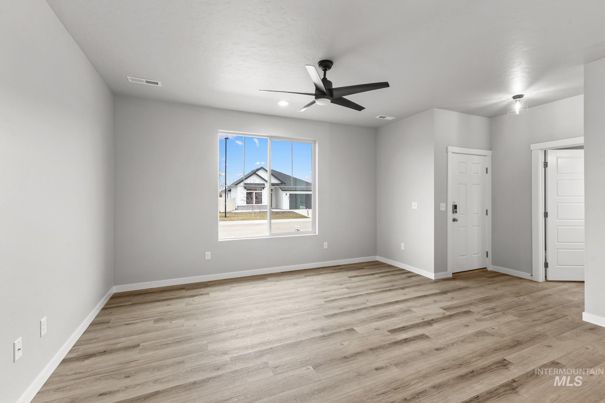 3065 E Mossy Creek Dr, Kuna, Idaho 83634, 3 Bedrooms, 2.5 Bathrooms, Residential For Sale, Price $386,990,MLS 98971471