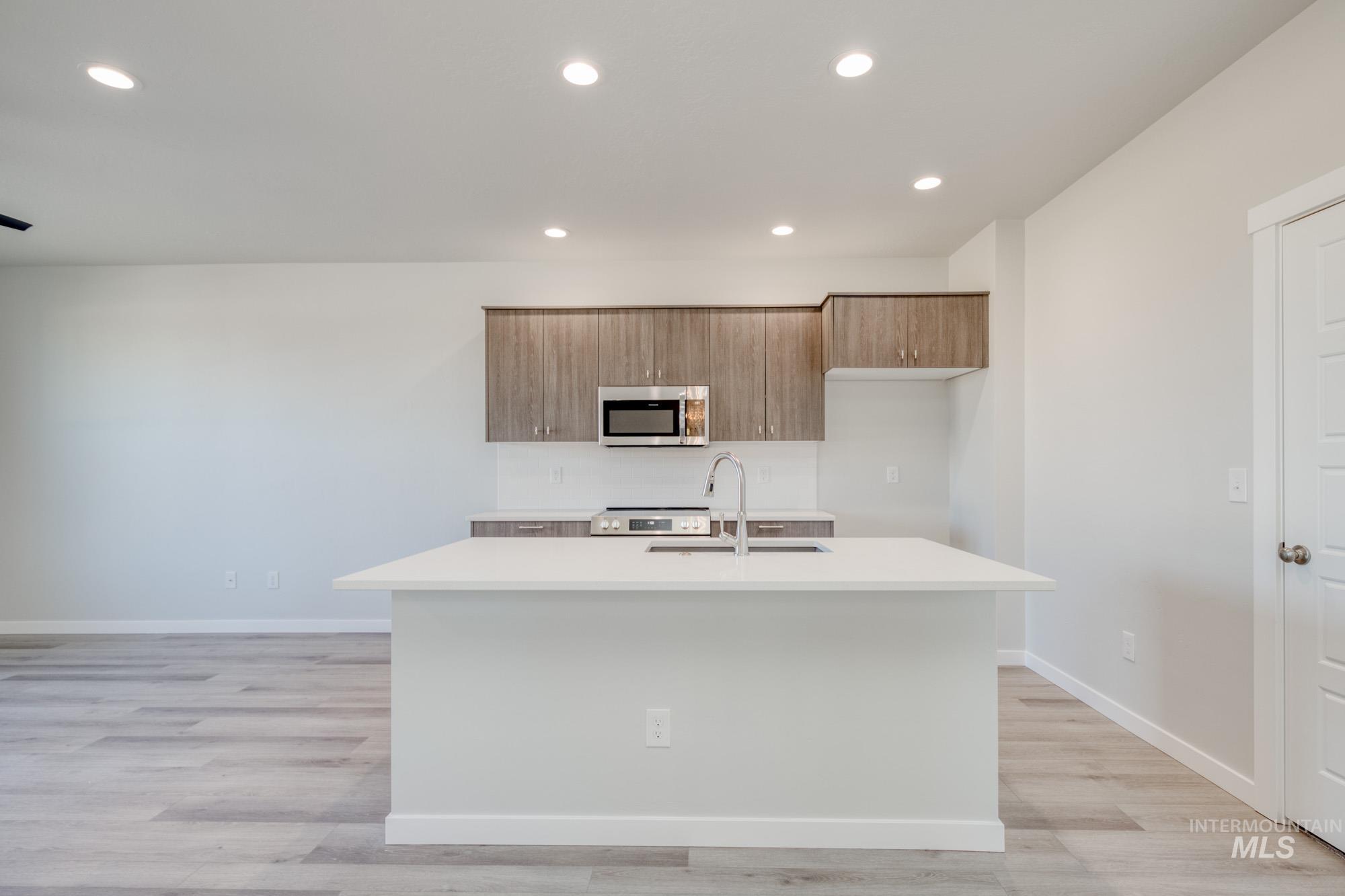 3065 E Mossy Creek Dr, Kuna, Idaho 83634, 3 Bedrooms, 2.5 Bathrooms, Residential For Sale, Price $386,990,MLS 98971471