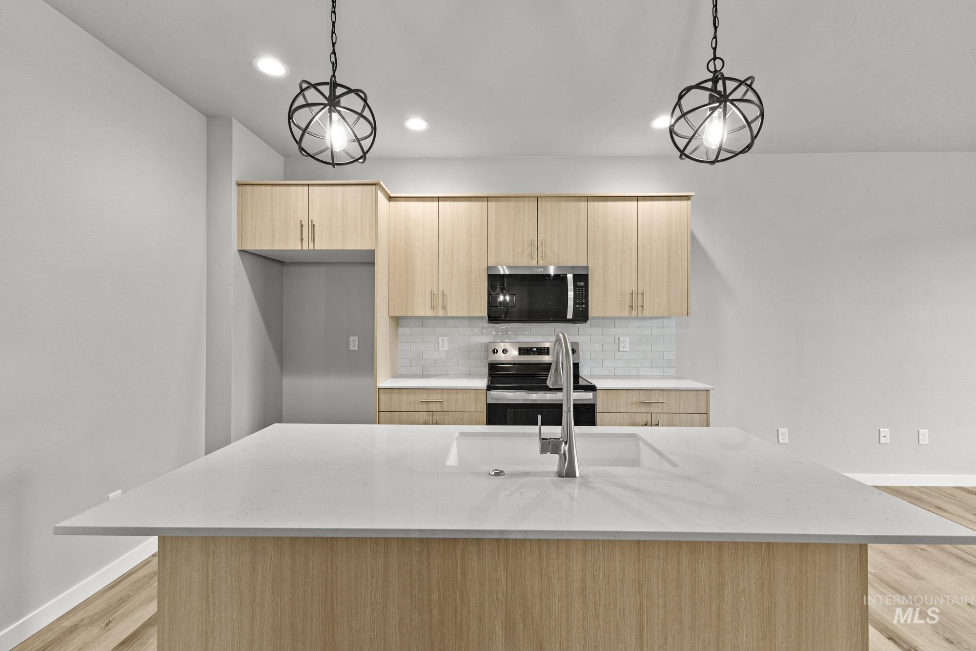 3065 E Mossy Creek Dr, Kuna, Idaho 83634, 3 Bedrooms, 2.5 Bathrooms, Residential For Sale, Price $386,990,MLS 98971471