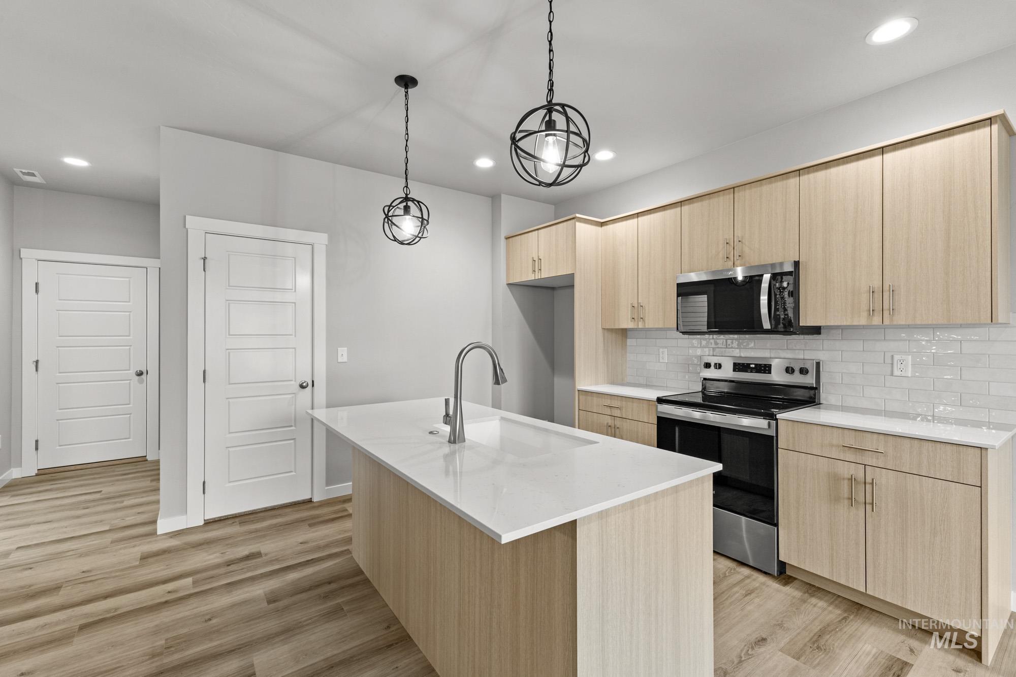 3065 E Mossy Creek Dr, Kuna, Idaho 83634, 3 Bedrooms, 2.5 Bathrooms, Residential For Sale, Price $386,990,MLS 98971471