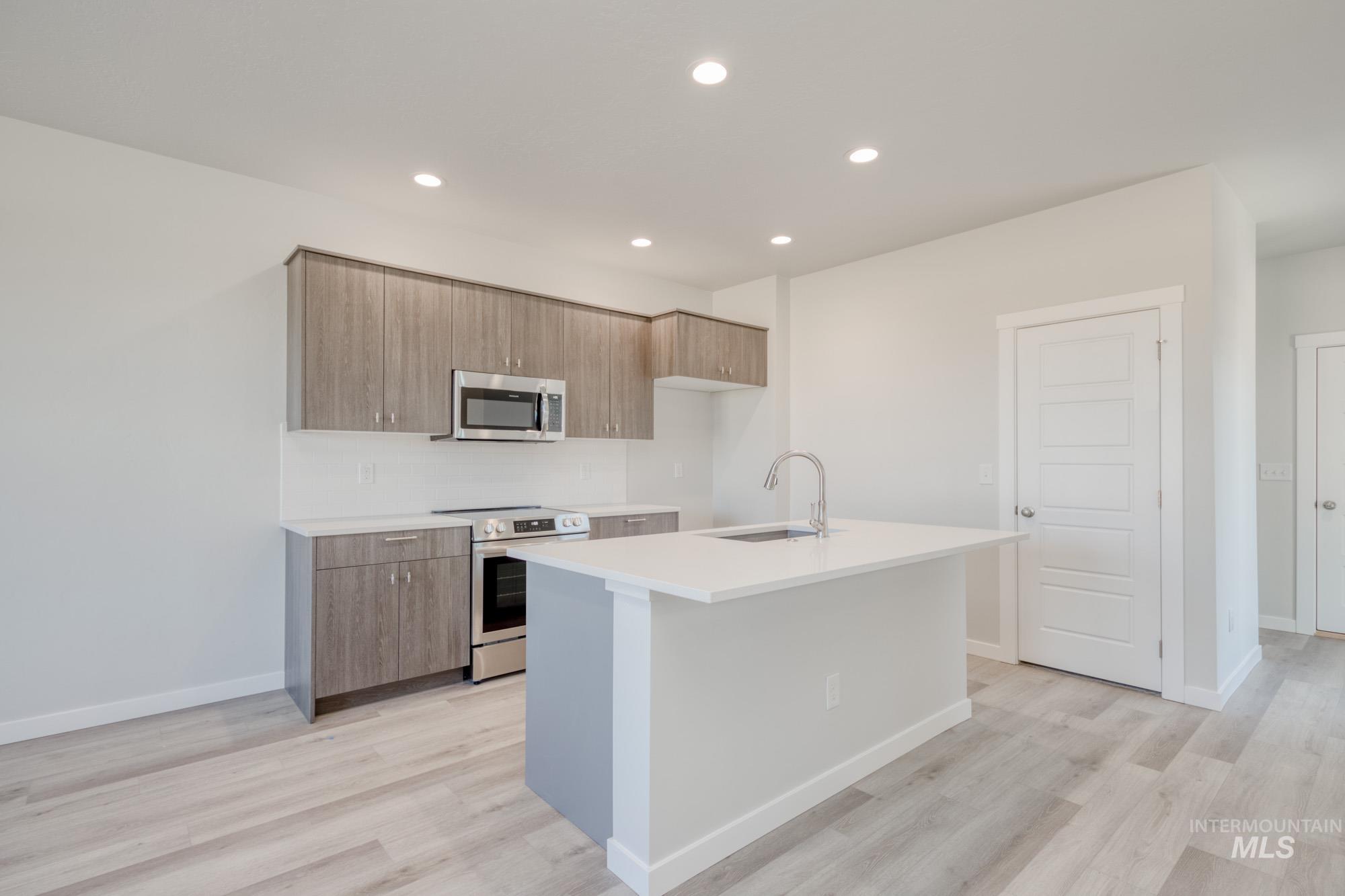 3065 E Mossy Creek Dr, Kuna, Idaho 83634, 3 Bedrooms, 2.5 Bathrooms, Residential For Sale, Price $386,990,MLS 98971471