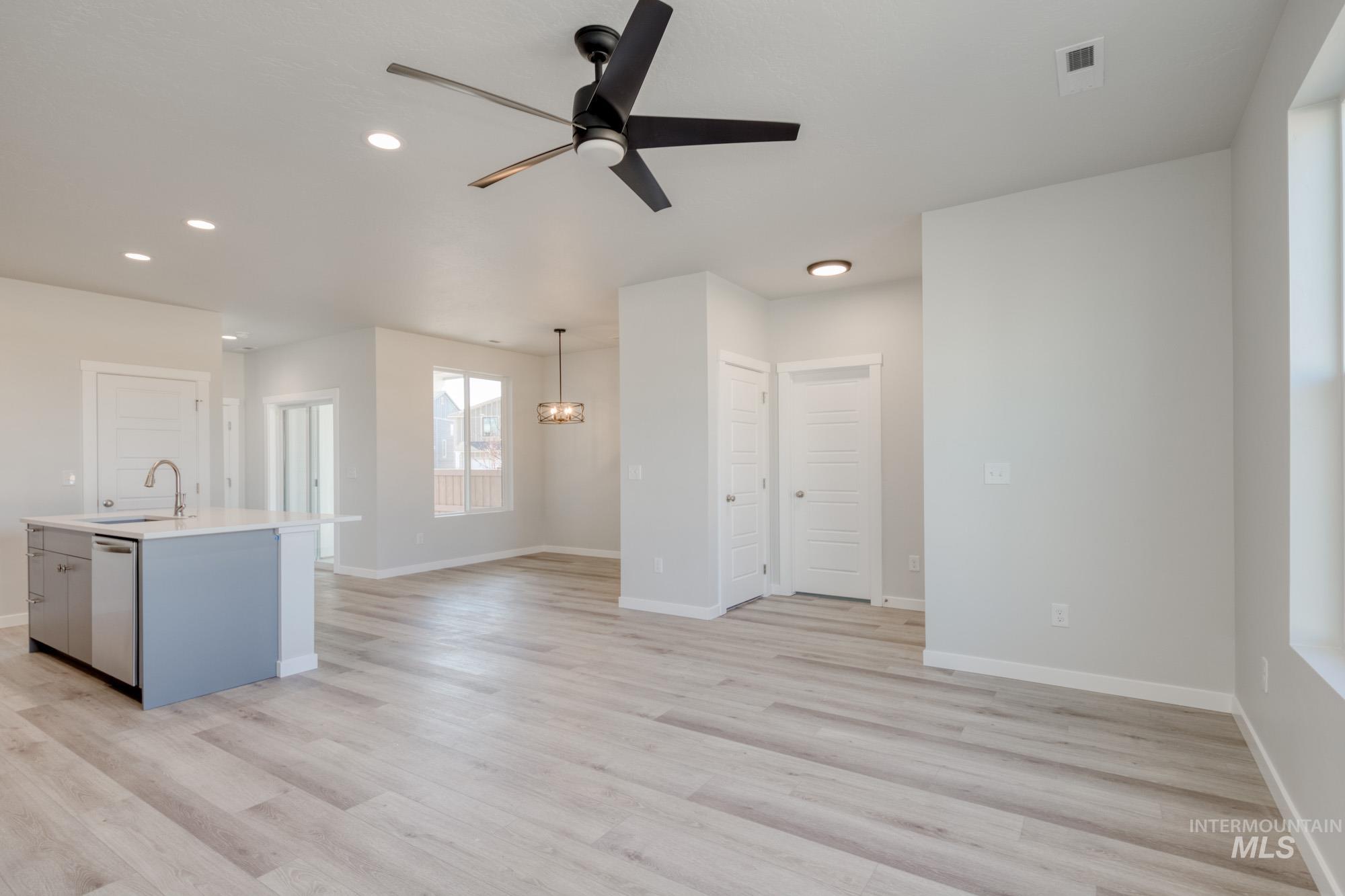 3065 E Mossy Creek Dr, Kuna, Idaho 83634, 3 Bedrooms, 2.5 Bathrooms, Residential For Sale, Price $386,990,MLS 98971471