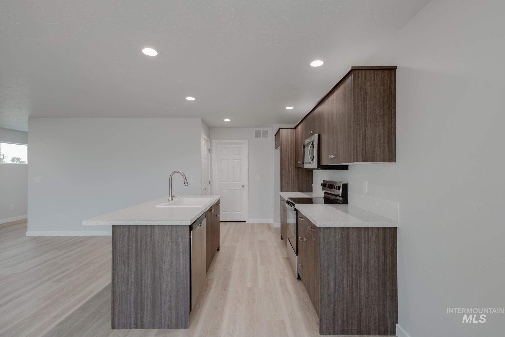 2510 W Fallon Lp, Nampa, Idaho 83651, 3 Bedrooms, 2.5 Bathrooms, Residential For Sale, Price $390,990,MLS 98971478