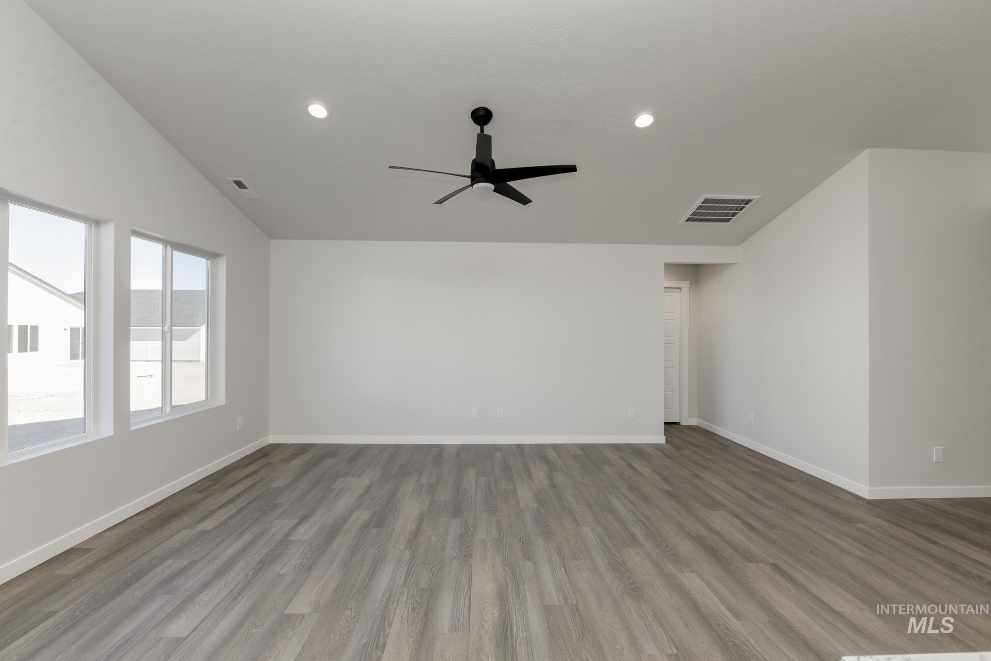 3915 E Syracuse St, Nampa, Idaho 83686, 3 Bedrooms, 2 Bathrooms, Residential For Sale, Price $409,990,MLS 98971479