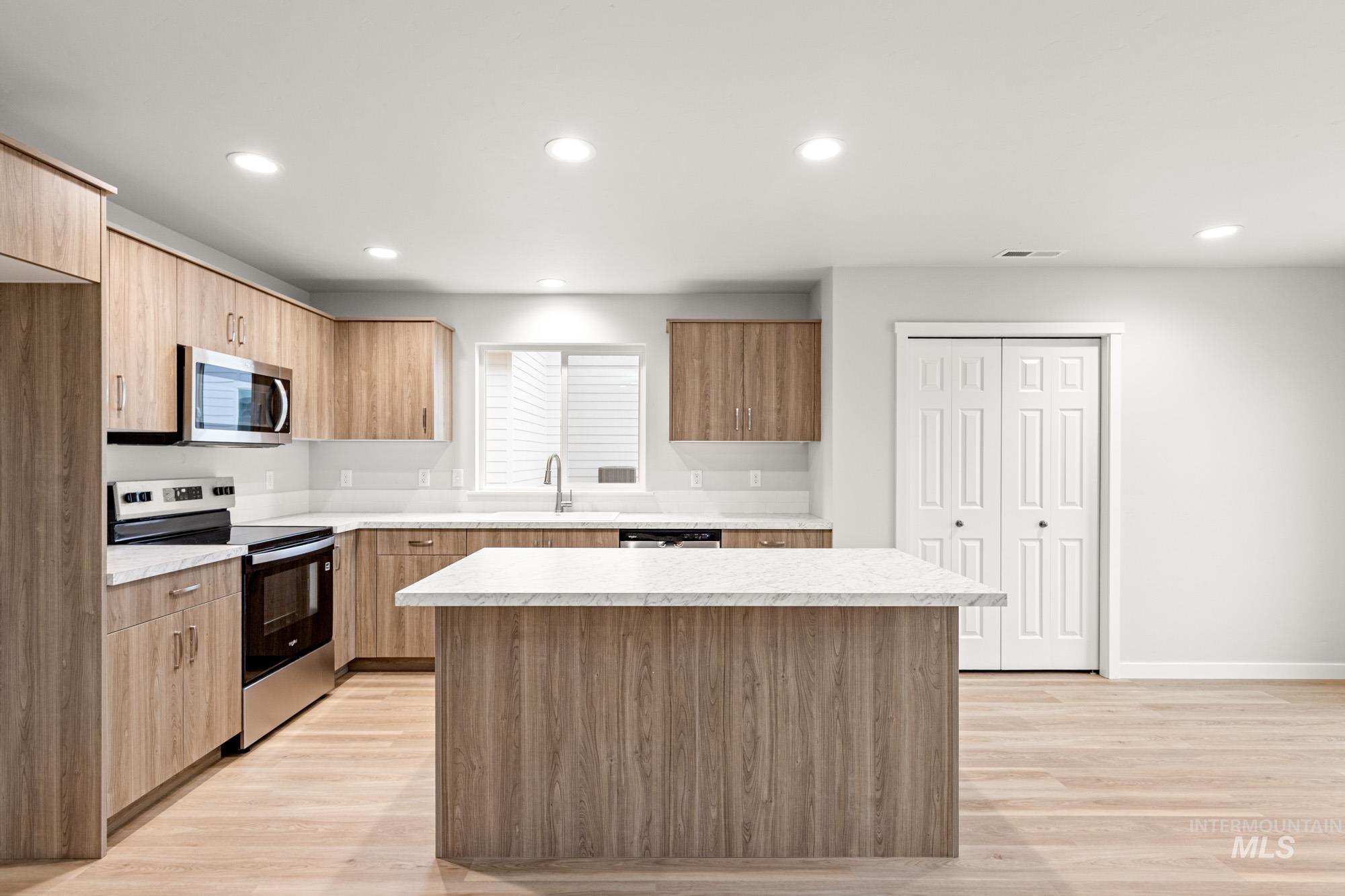 4287 S Red Sox Way, Nampa, Idaho 83686, 5 Bedrooms, 3 Bathrooms, Residential For Sale, Price $481,990,MLS 98971480