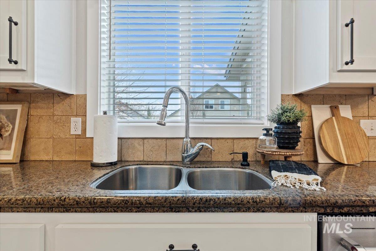 3670 N Dixon Ave, Meridian, Idaho 83646-4745, 4 Bedrooms, 2.5 Bathrooms, Residential For Sale, Price $699,900,MLS 98971485