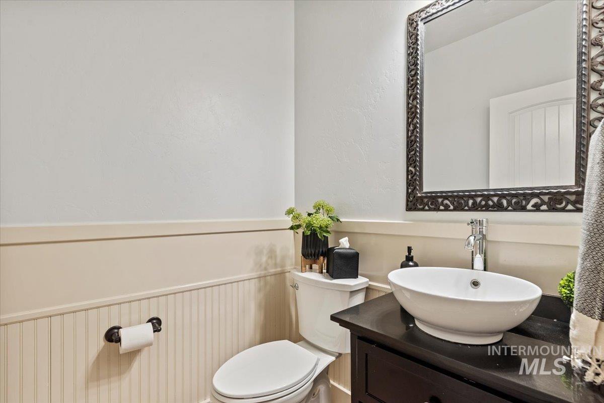 3670 N Dixon Ave, Meridian, Idaho 83646-4745, 4 Bedrooms, 2.5 Bathrooms, Residential For Sale, Price $699,900,MLS 98971485