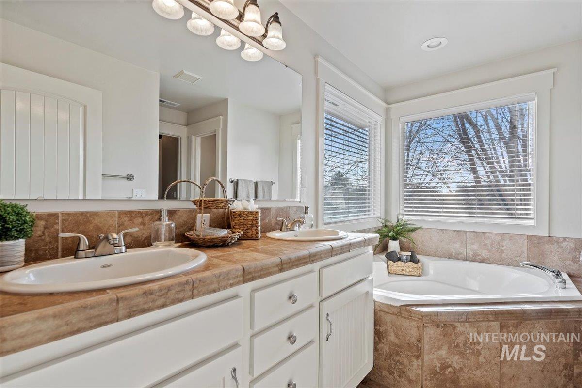 3670 N Dixon Ave, Meridian, Idaho 83646-4745, 4 Bedrooms, 2.5 Bathrooms, Residential For Sale, Price $699,900,MLS 98971485