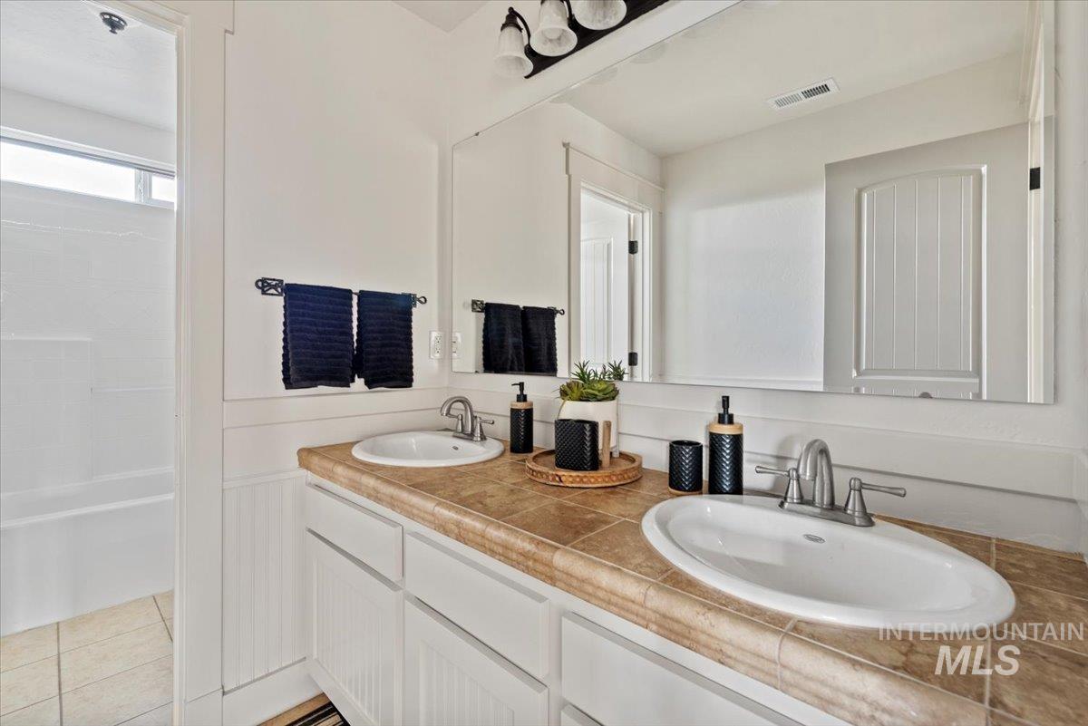 3670 N Dixon Ave, Meridian, Idaho 83646-4745, 4 Bedrooms, 2.5 Bathrooms, Residential For Sale, Price $699,900,MLS 98971485