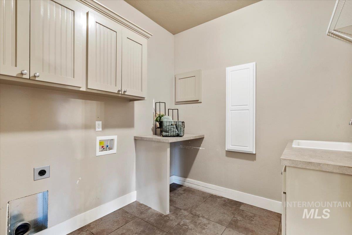 3670 N Dixon Ave, Meridian, Idaho 83646-4745, 4 Bedrooms, 2.5 Bathrooms, Residential For Sale, Price $699,900,MLS 98971485