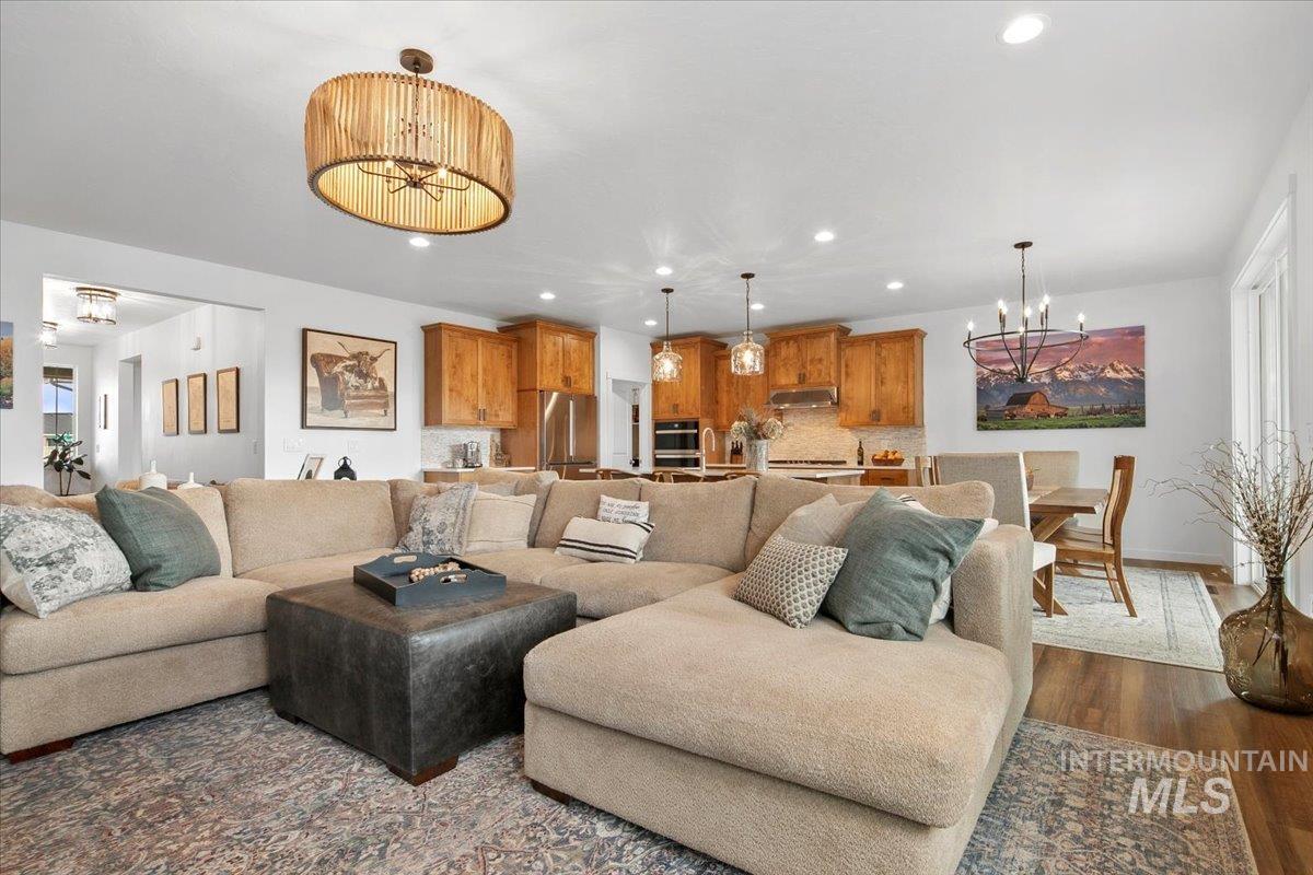 12601 W Wild Thistle Dr, Star, Idaho 83669, 3 Bedrooms, 2.5 Bathrooms, Residential For Sale, Price $645,000,MLS 98971487