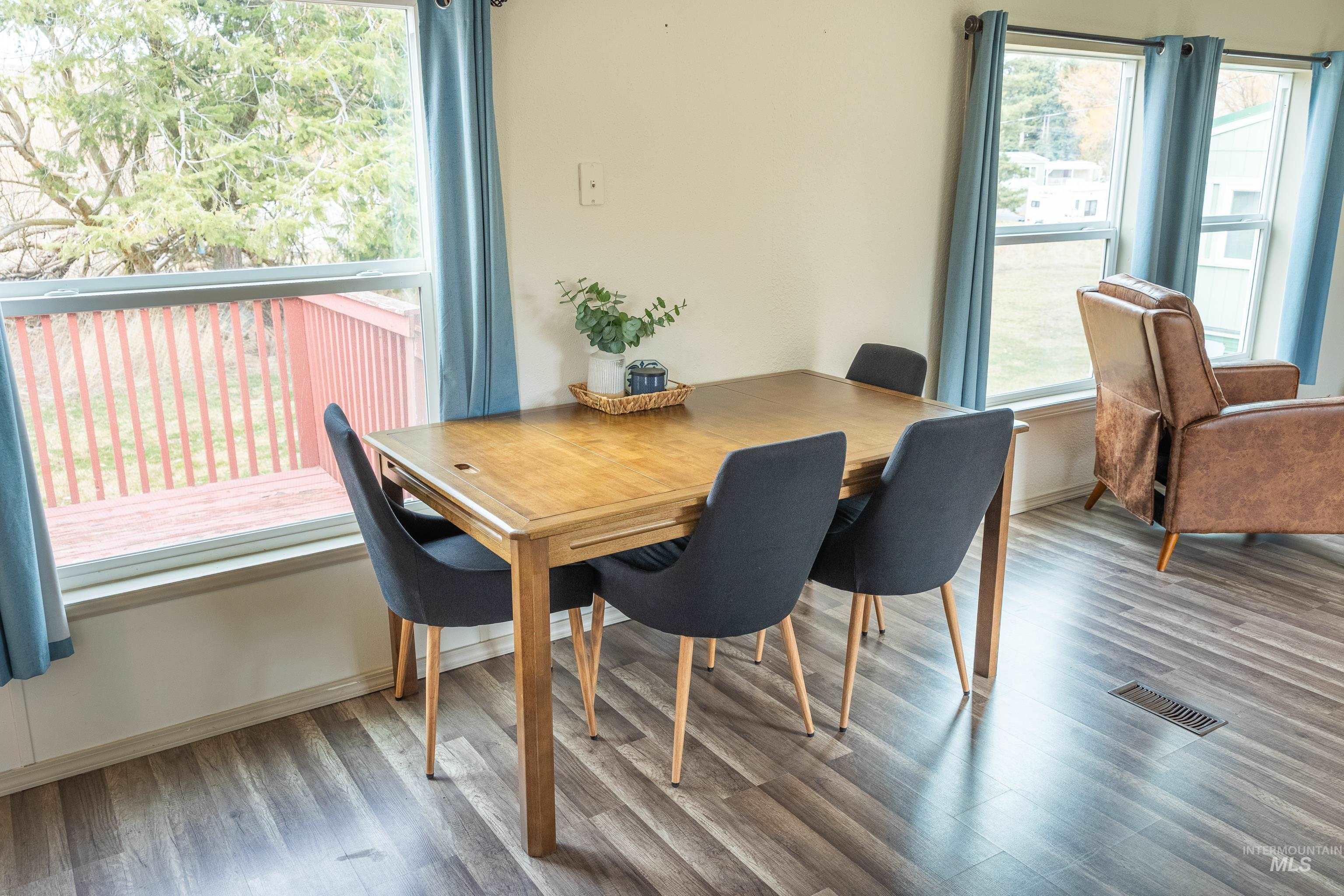 4325 Lenville #10, Moscow, Idaho 83843, 2 Bedrooms, 2 Bathrooms, Residential For Sale, Price $86,000,MLS 98971489