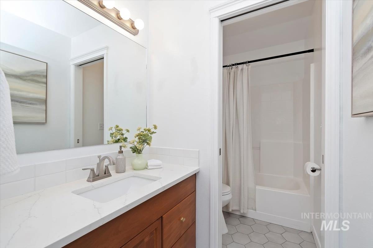 2227 W Trestle Dr., Meridian, Idaho 83642, 4 Bedrooms, 3 Bathrooms, Residential For Sale, Price $625,900,MLS 98971492