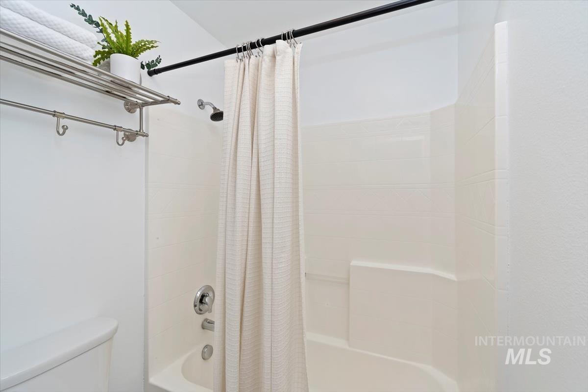 2227 W Trestle Dr., Meridian, Idaho 83642, 4 Bedrooms, 3 Bathrooms, Residential For Sale, Price $625,900,MLS 98971492