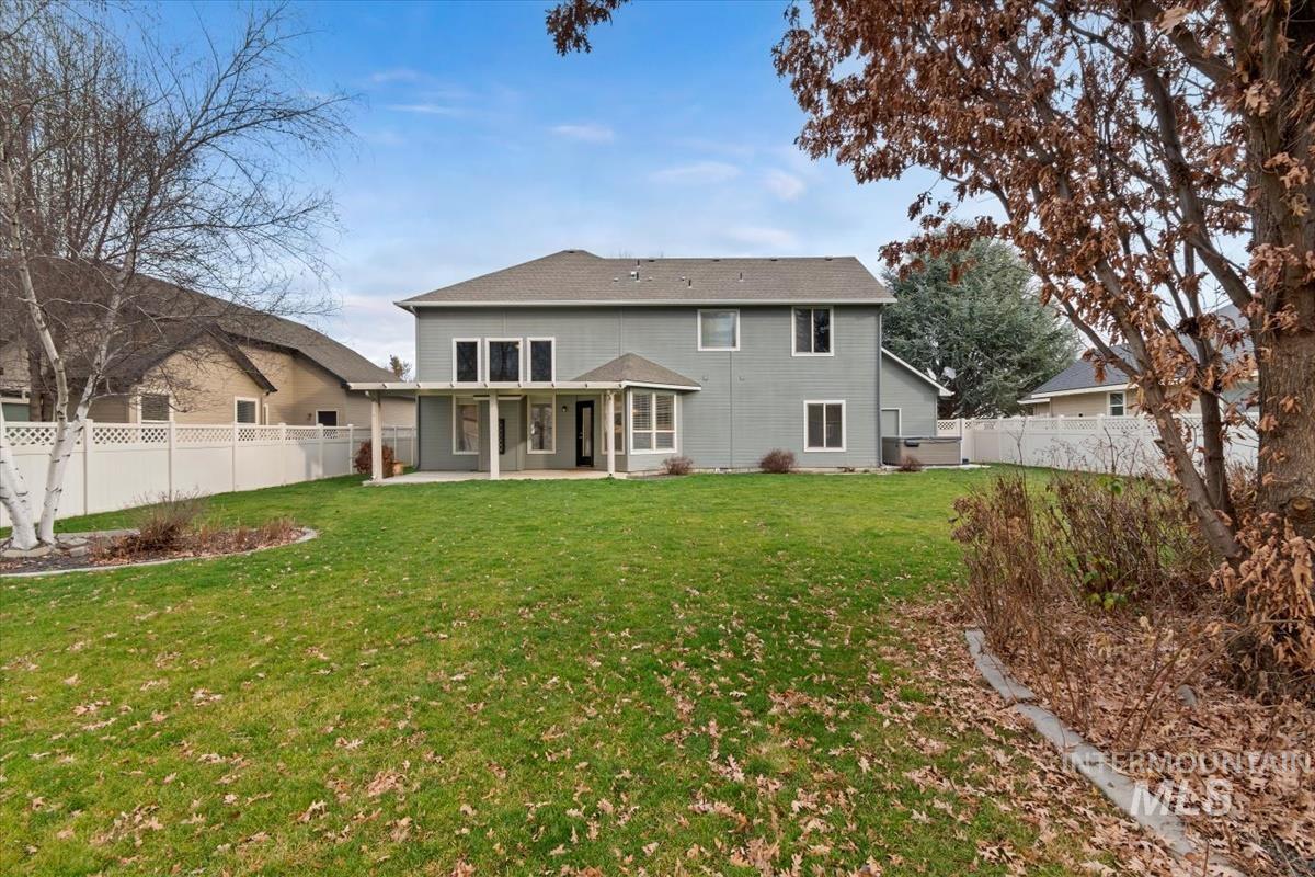 2227 W Trestle Dr., Meridian, Idaho 83642, 4 Bedrooms, 3 Bathrooms, Residential For Sale, Price $625,900,MLS 98971492