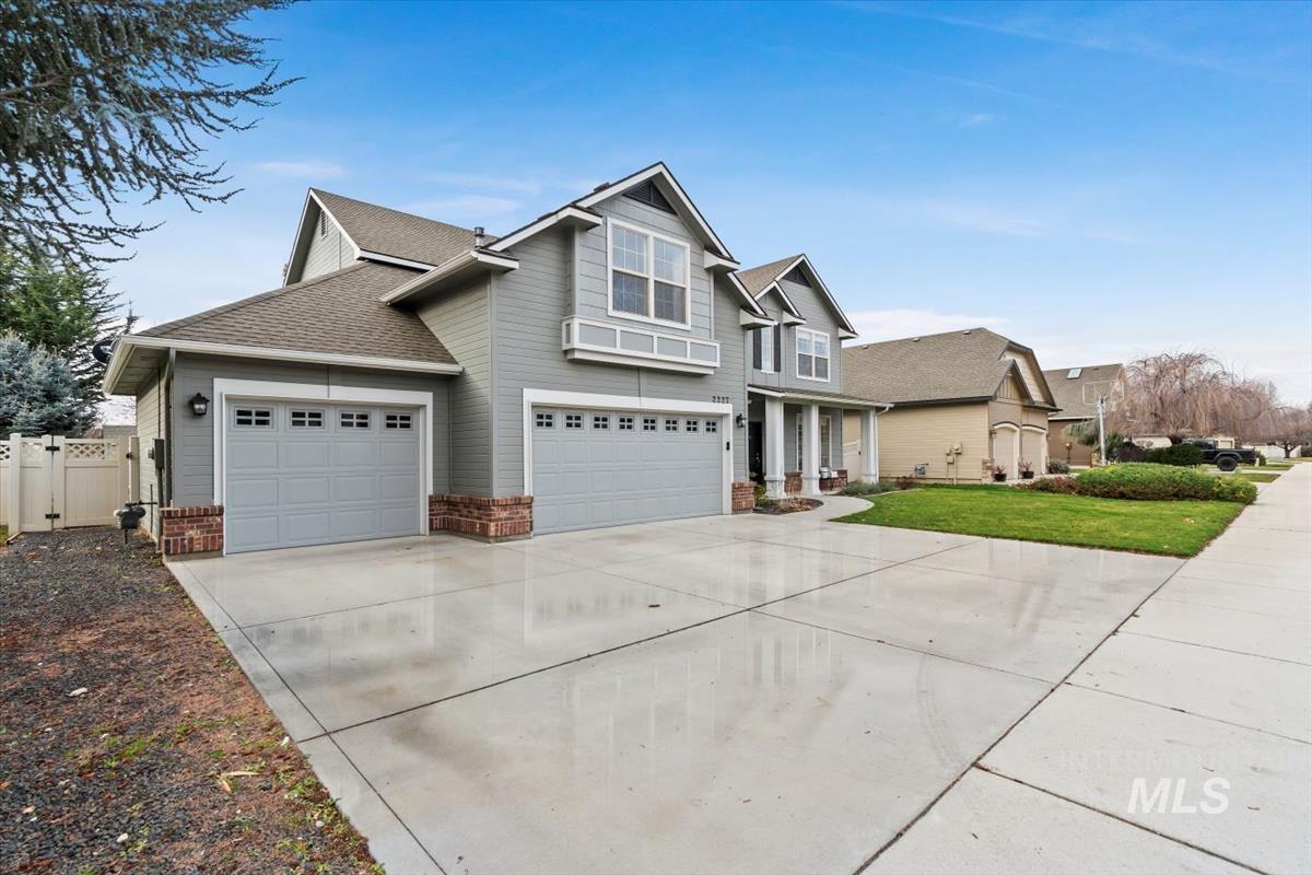 2227 W Trestle Dr., Meridian, Idaho 83642, 4 Bedrooms, 3 Bathrooms, Residential For Sale, Price $625,900,MLS 98971492