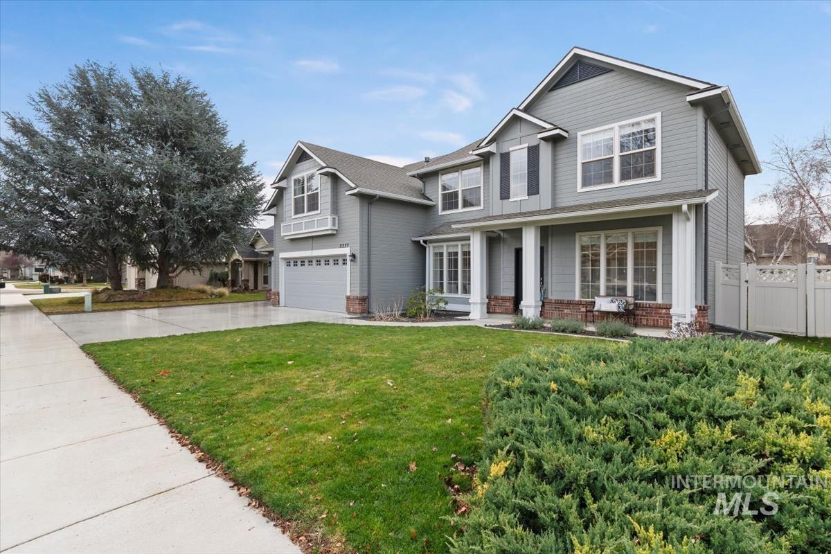 2227 W Trestle Dr., Meridian, Idaho 83642, 4 Bedrooms, 3 Bathrooms, Residential For Sale, Price $625,900,MLS 98971492