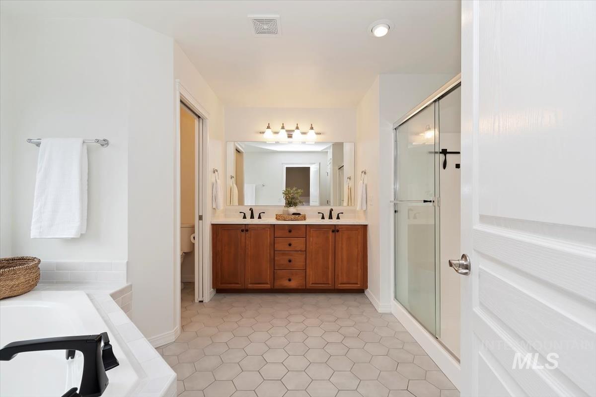 2227 W Trestle Dr., Meridian, Idaho 83642, 4 Bedrooms, 3 Bathrooms, Residential For Sale, Price $625,900,MLS 98971492