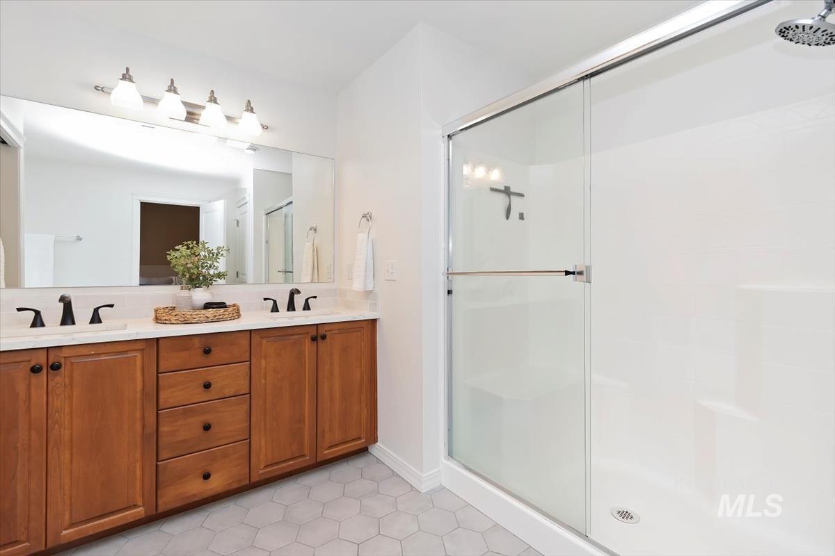 2227 W Trestle Dr., Meridian, Idaho 83642, 4 Bedrooms, 3 Bathrooms, Residential For Sale, Price $625,900,MLS 98971492