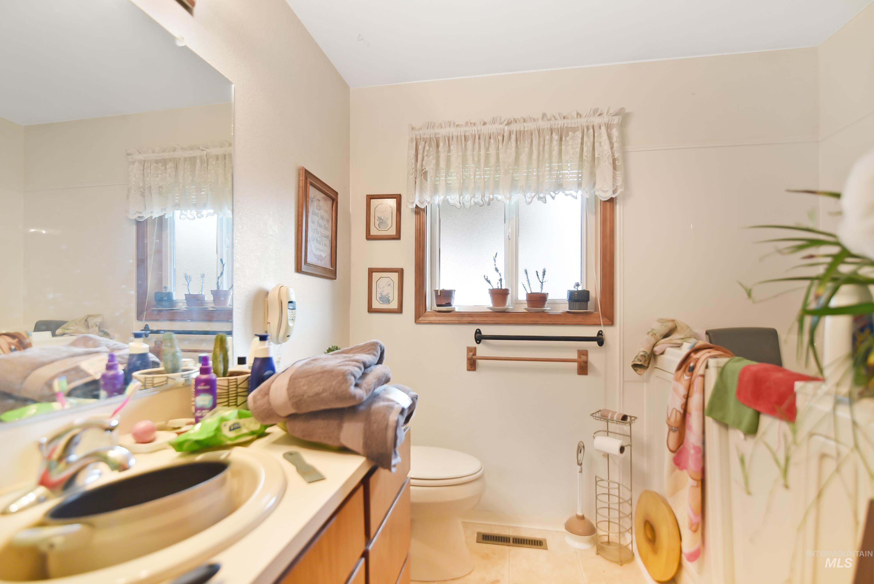 3727 17th Street, Lewiston, Idaho 83501, 4 Bedrooms, 2 Bathrooms, Residential For Sale, Price $385,000,MLS 98971493