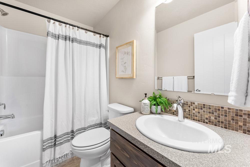 3637 N Carr Ln, Garden City, Idaho 83714, 3 Bedrooms, 2.5 Bathrooms, Residential For Sale, Price $565,000,MLS 98971494