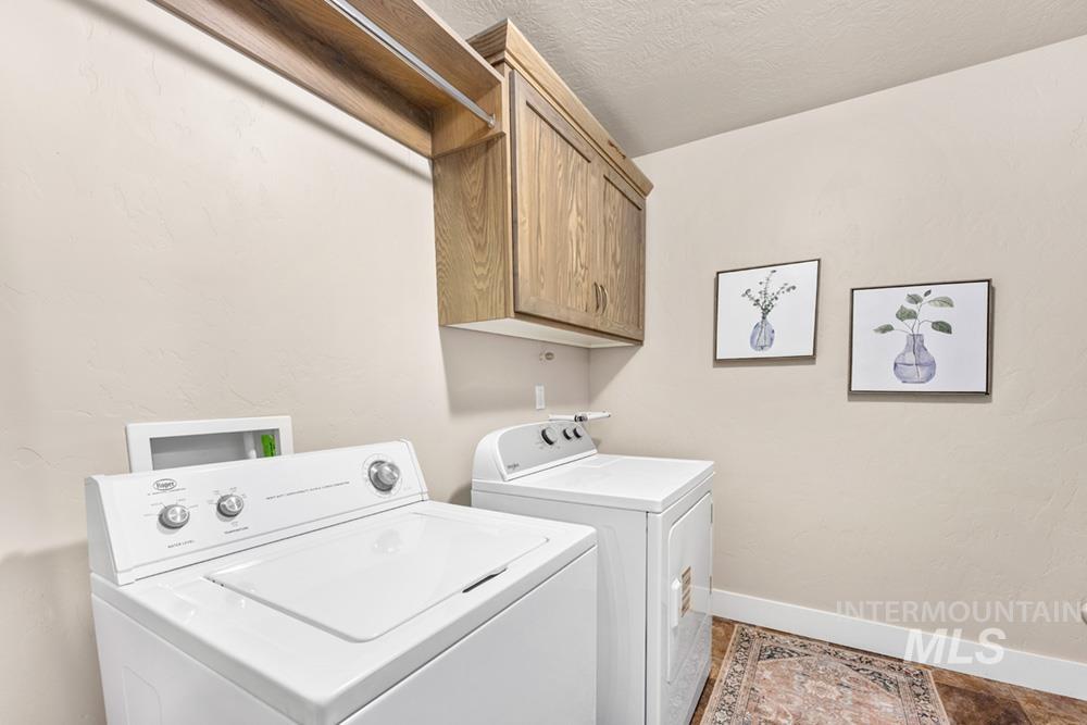 3637 N Carr Ln, Garden City, Idaho 83714, 3 Bedrooms, 2.5 Bathrooms, Residential For Sale, Price $565,000,MLS 98971494