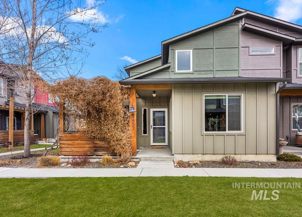 3637 N Carr Ln, Garden City, Idaho 83714, 3 Bedrooms, 2.5 Bathrooms, Residential For Sale, Price $565,000,MLS 98971494