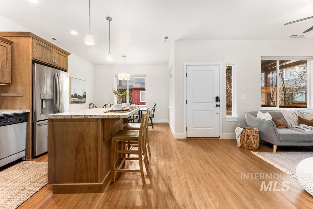 3637 N Carr Ln, Garden City, Idaho 83714, 3 Bedrooms, 2.5 Bathrooms, Residential For Sale, Price $565,000,MLS 98971494