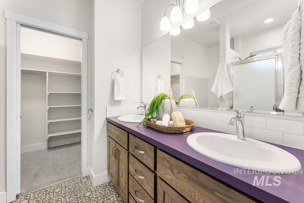 3637 N Carr Ln, Garden City, Idaho 83714, 3 Bedrooms, 2.5 Bathrooms, Residential For Sale, Price $565,000,MLS 98971494