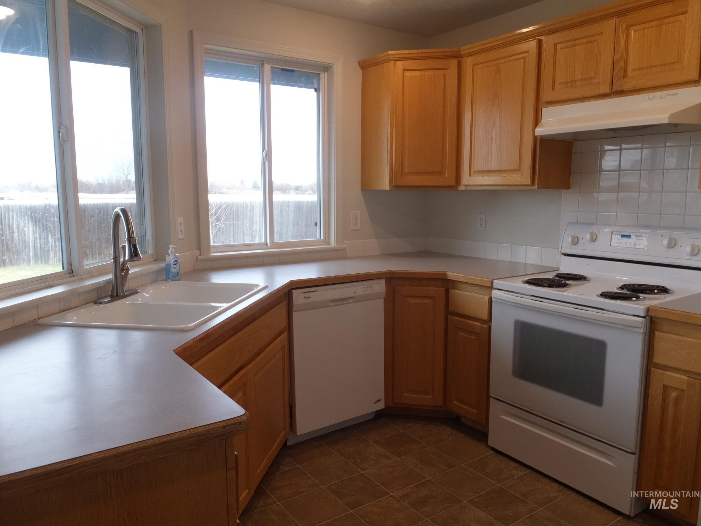 905 Gem Stone Way, Emmett, Idaho 83617, 3 Bedrooms, 2 Bathrooms, Residential For Sale, Price $349,900,MLS 98971496