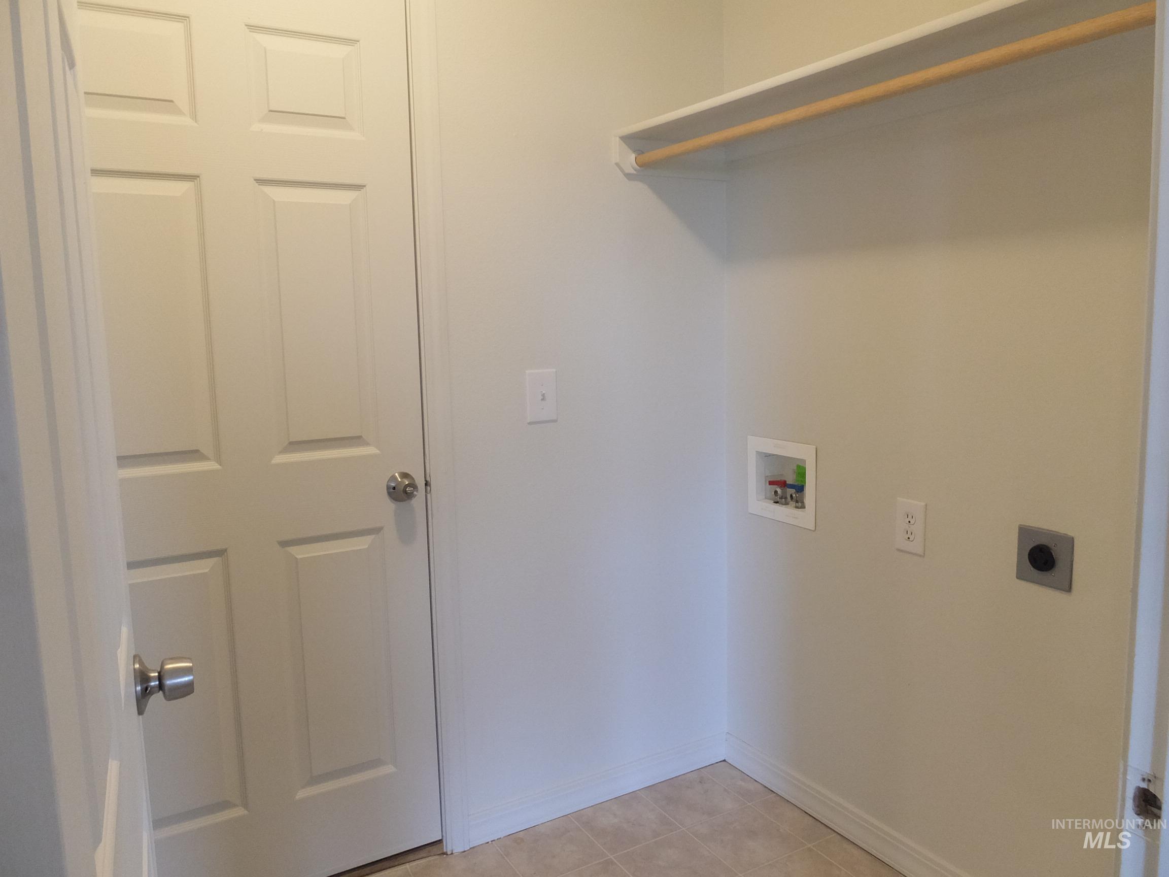 905 Gem Stone Way, Emmett, Idaho 83617, 3 Bedrooms, 2 Bathrooms, Residential For Sale, Price $349,900,MLS 98971496