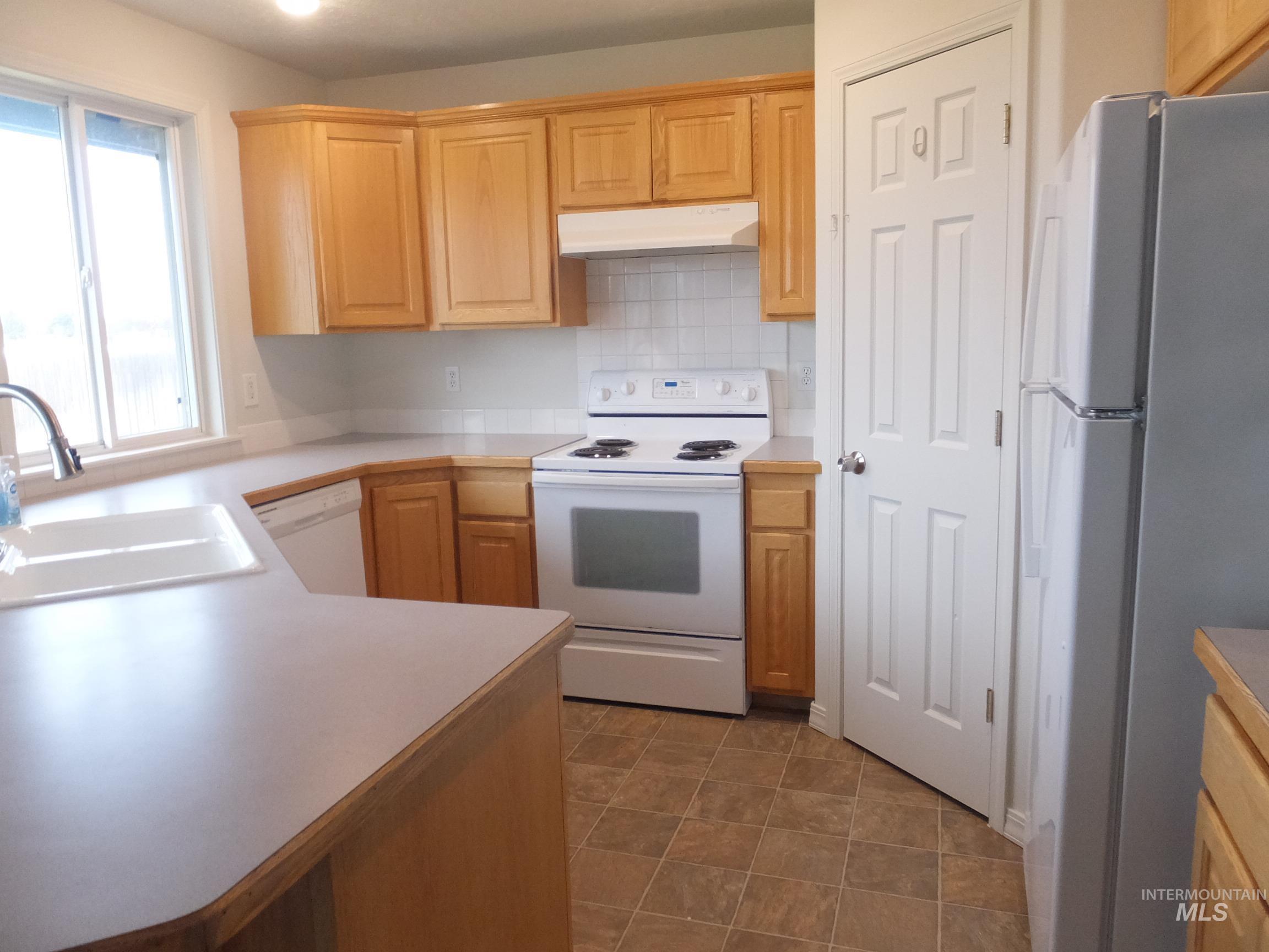 905 Gem Stone Way, Emmett, Idaho 83617, 3 Bedrooms, 2 Bathrooms, Residential For Sale, Price $349,900,MLS 98971496