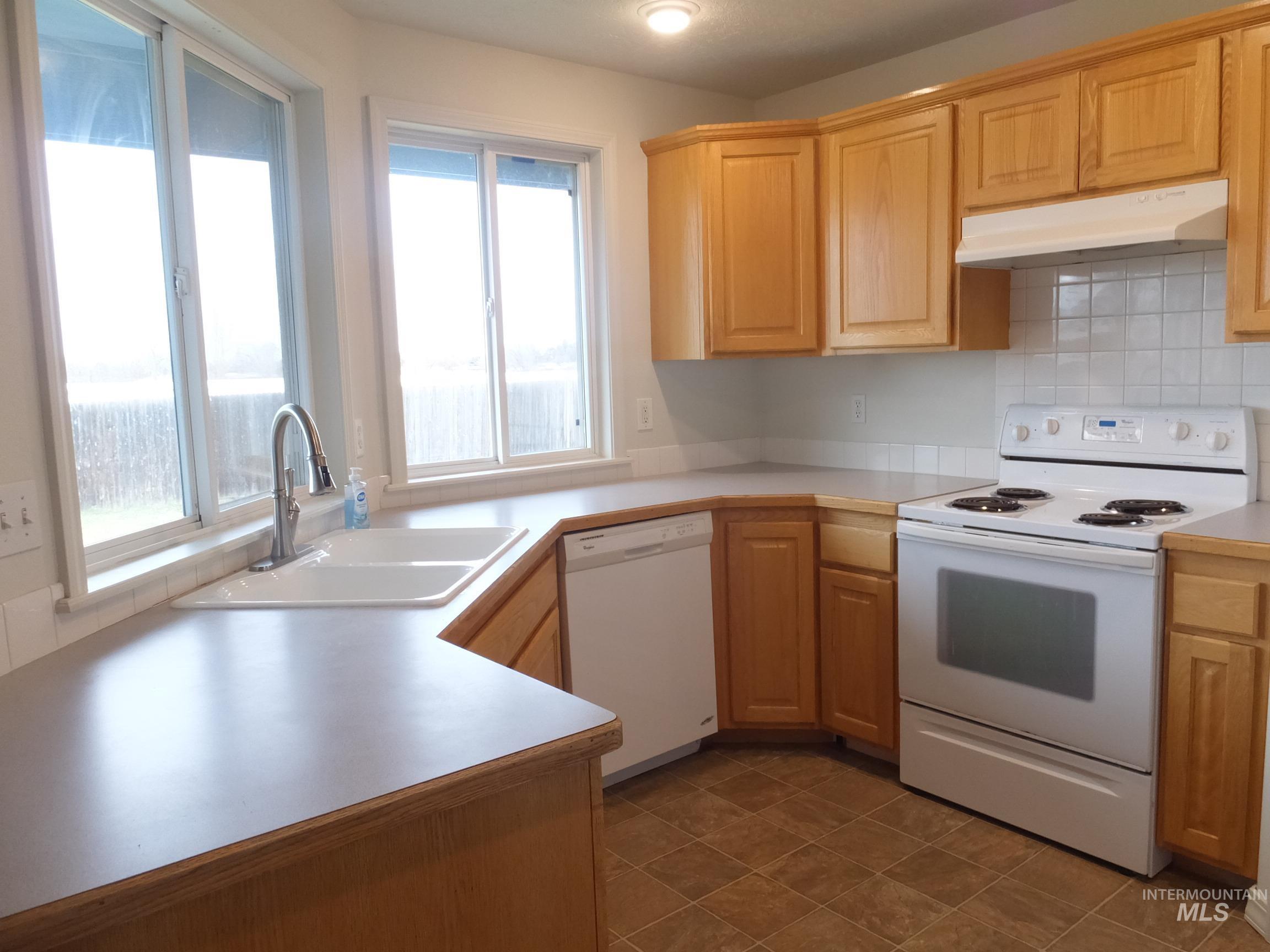 905 Gem Stone Way, Emmett, Idaho 83617, 3 Bedrooms, 2 Bathrooms, Residential For Sale, Price $349,900,MLS 98971496